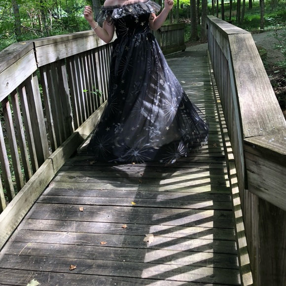Off shoulder prom dress - Picture 2 of 3